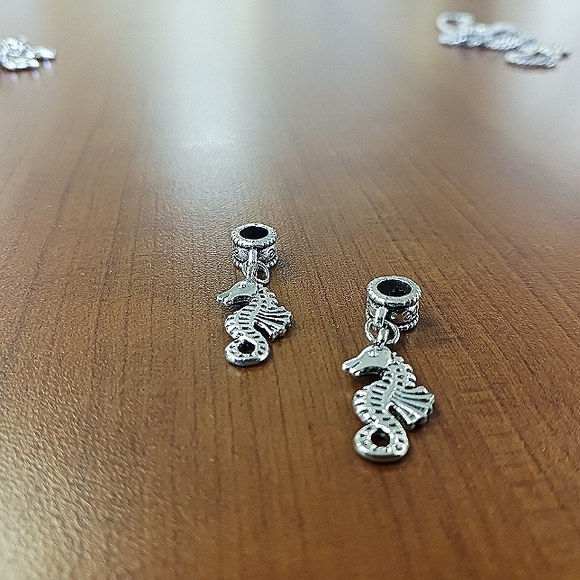 Seahorse and Hearts Necklace - Picture 5 of 11